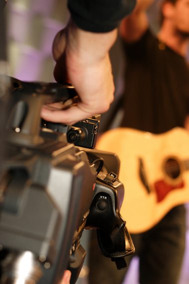 guitarist-in-music-video